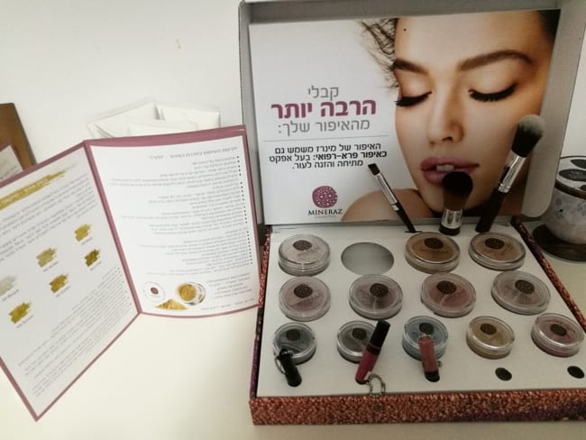 ערכת איפור מינרלי במכון